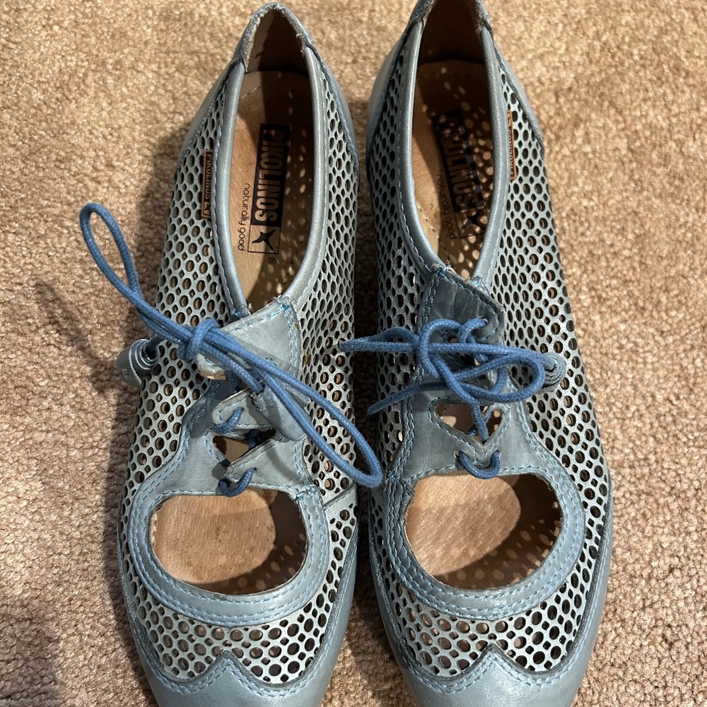 Pikolinos blue heeled lace up shoe  with cut outs